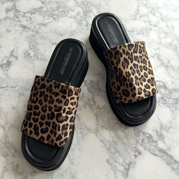 Expressions 90's Y2K Leopard Slide Sandals - Picture 1 of 9